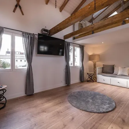 2 Bedroom Mountain View