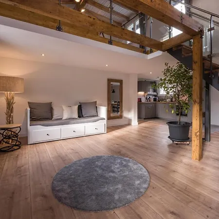 2 Bedroom Mountain View