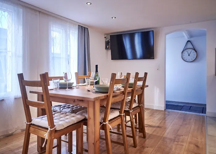 2 Bedroom Mountain View Appartement *